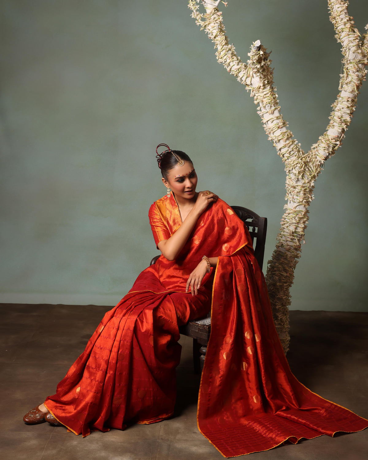 Ananyata Gol Bindu Saree