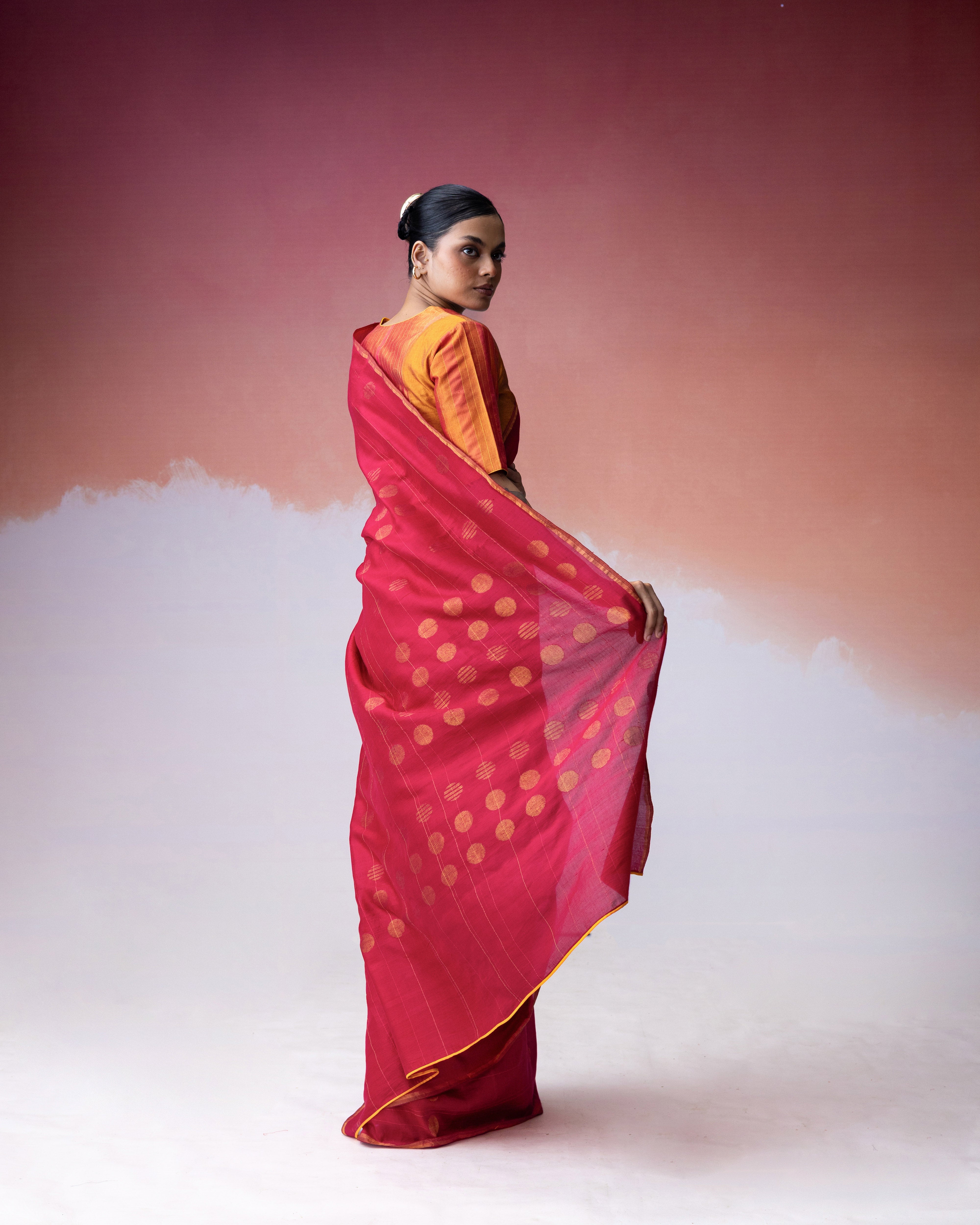 Ananyata Bindu Jaal Saree