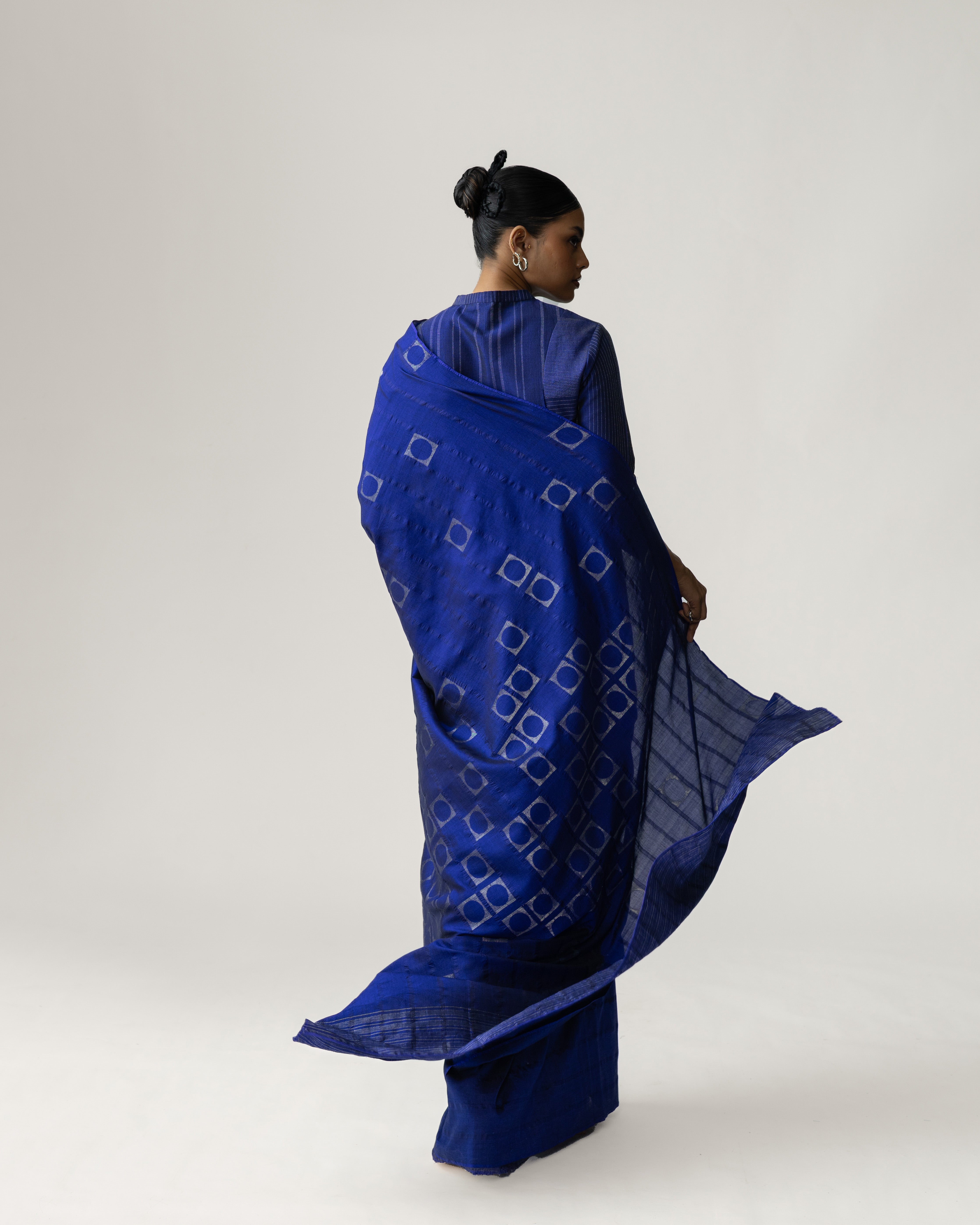 Shoonyata Bindu Pratilom Saree