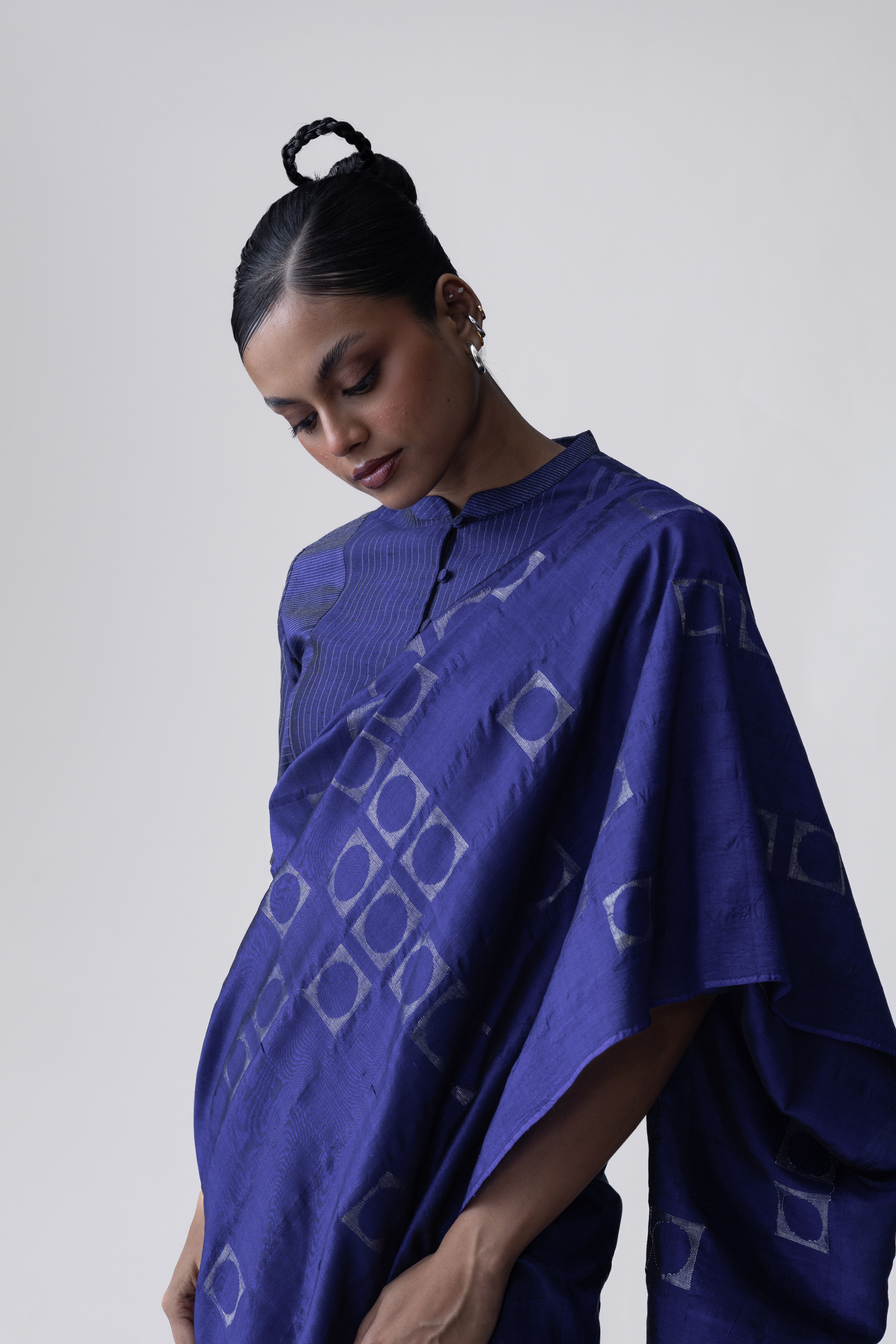 Shoonyata Bindu Pratilom Saree