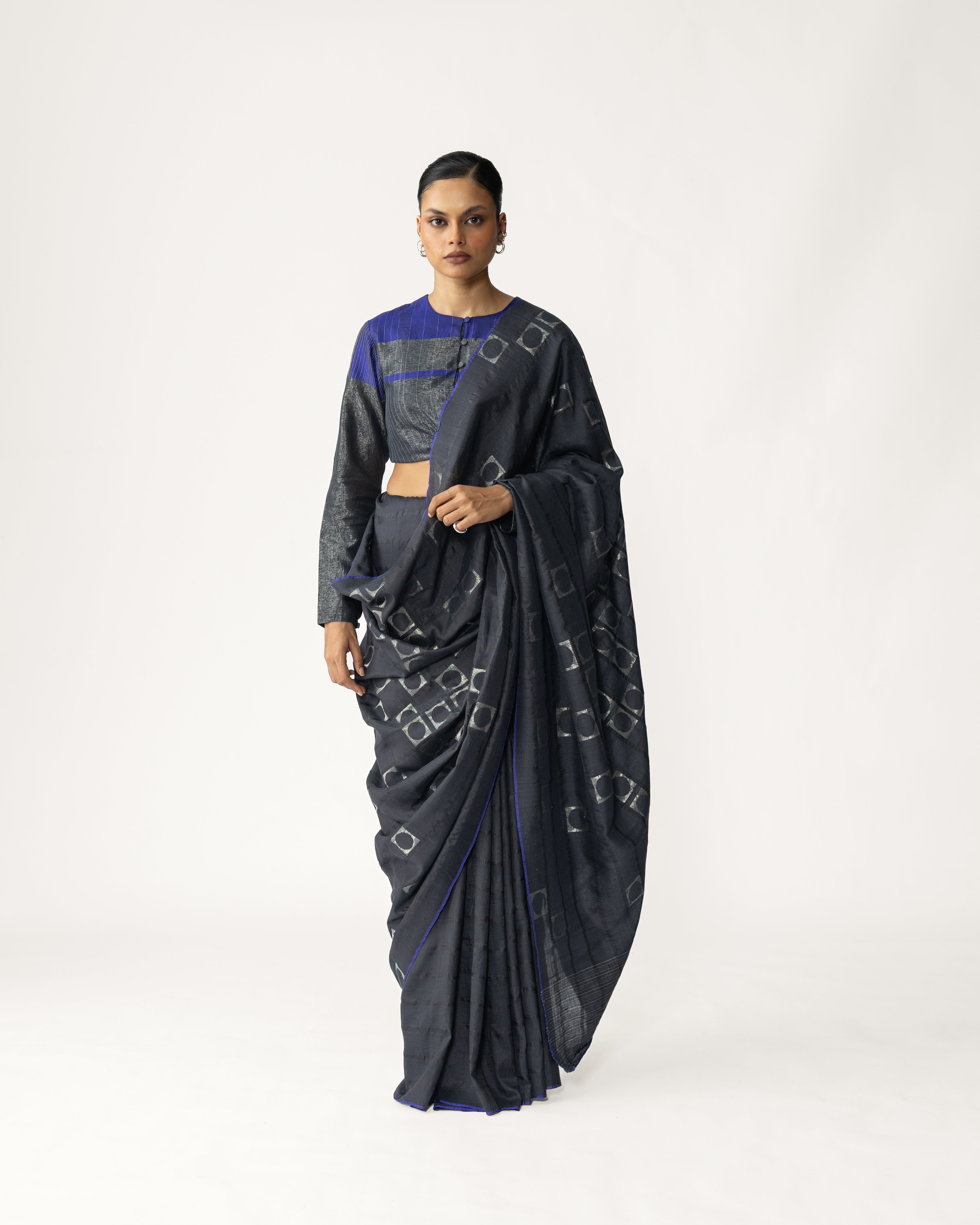 Shoonyata Bindu Pratilom Saree