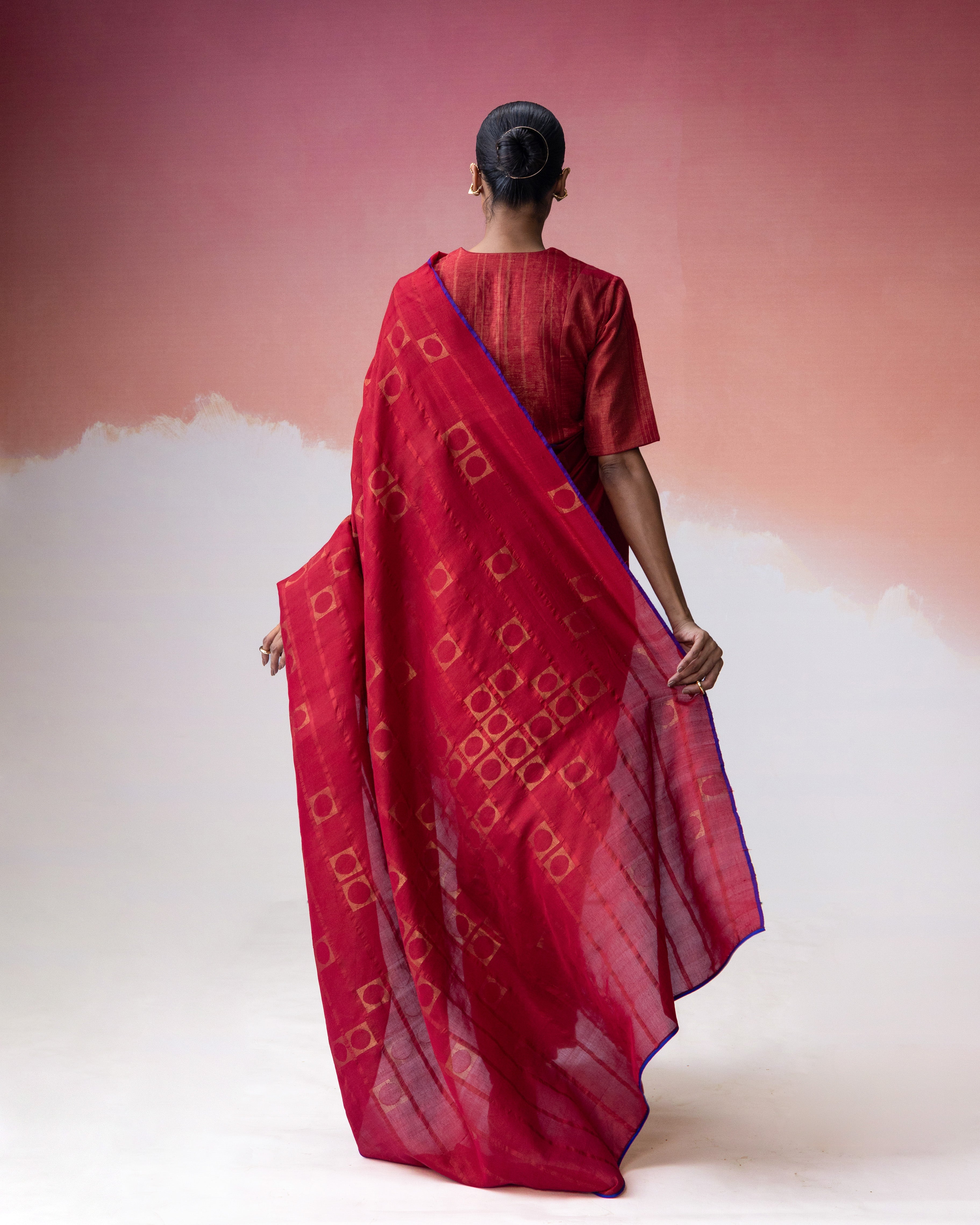 Ananyata Bindu Pratilom Saree