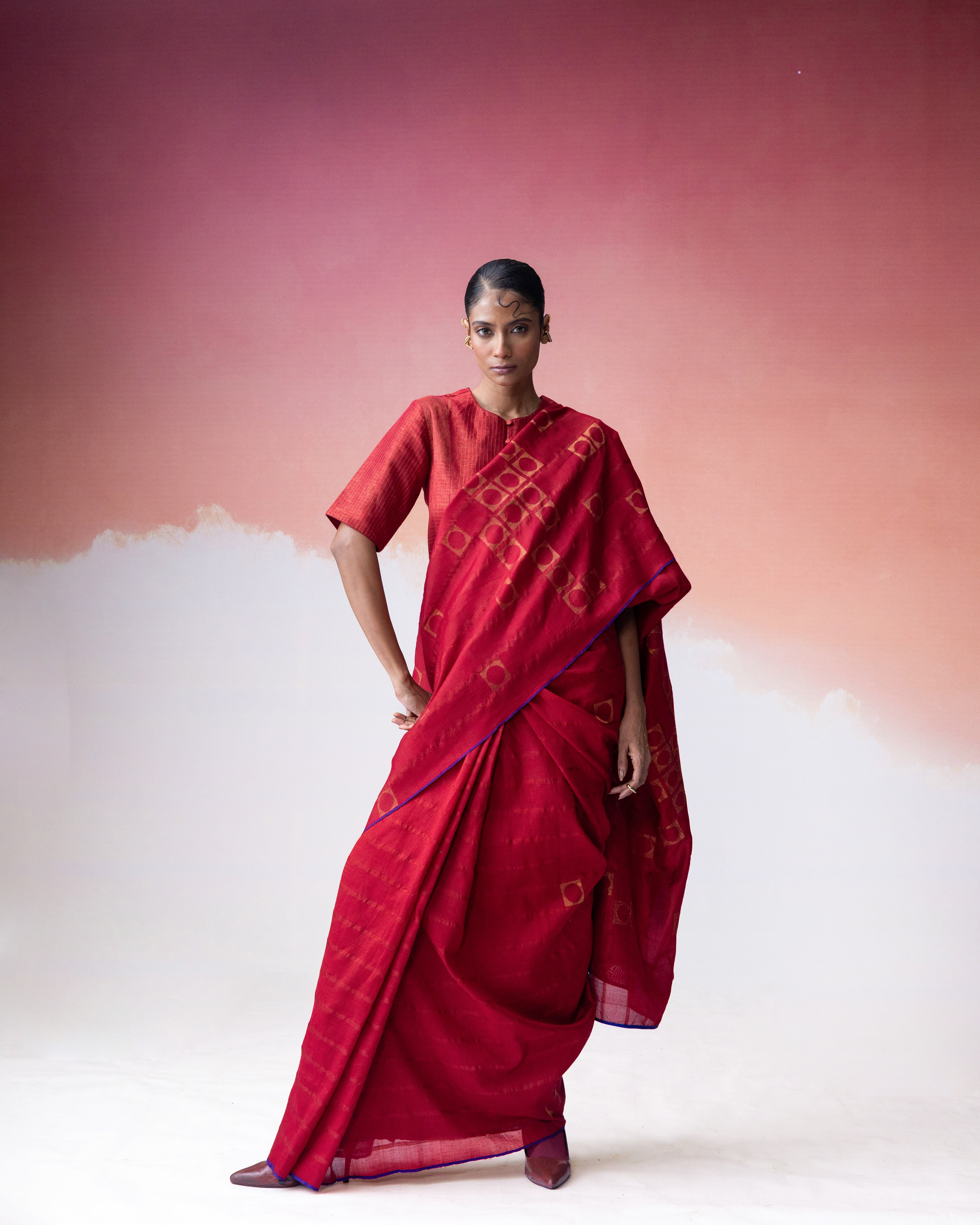 Ananyata Bindu Pratilom Saree