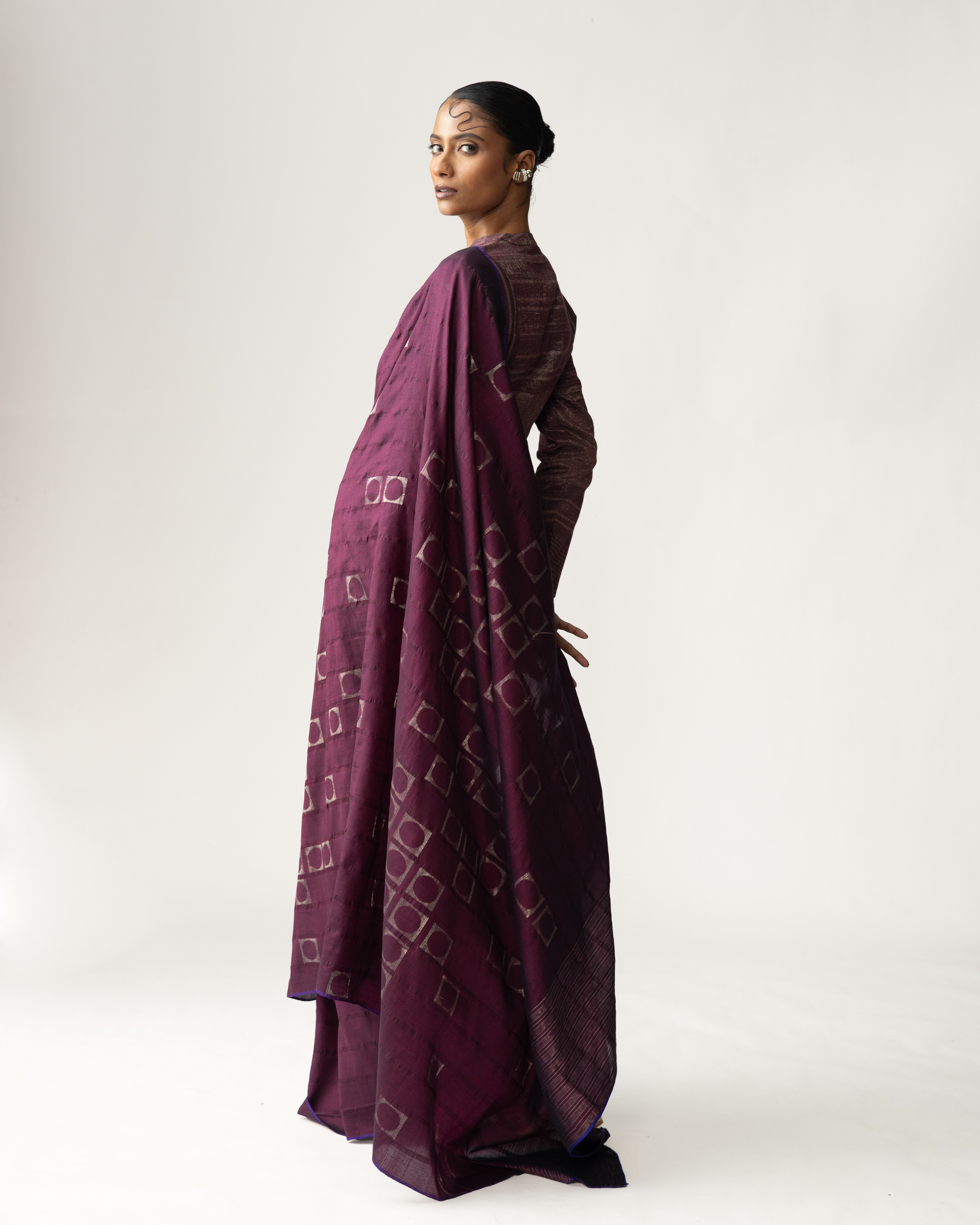 Shoonyata Bindu Pratilom Saree