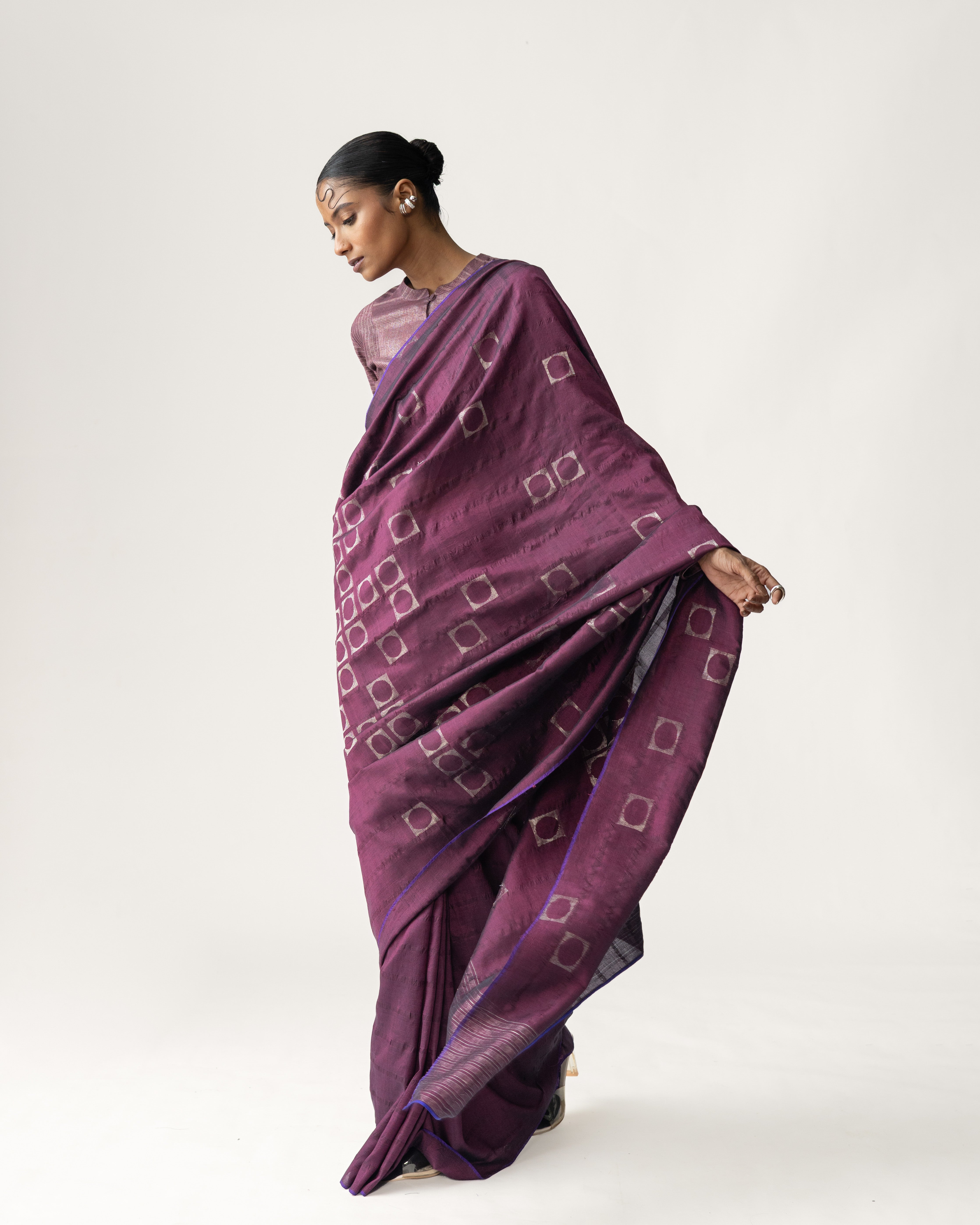 Shoonyata Bindu Pratilom Saree