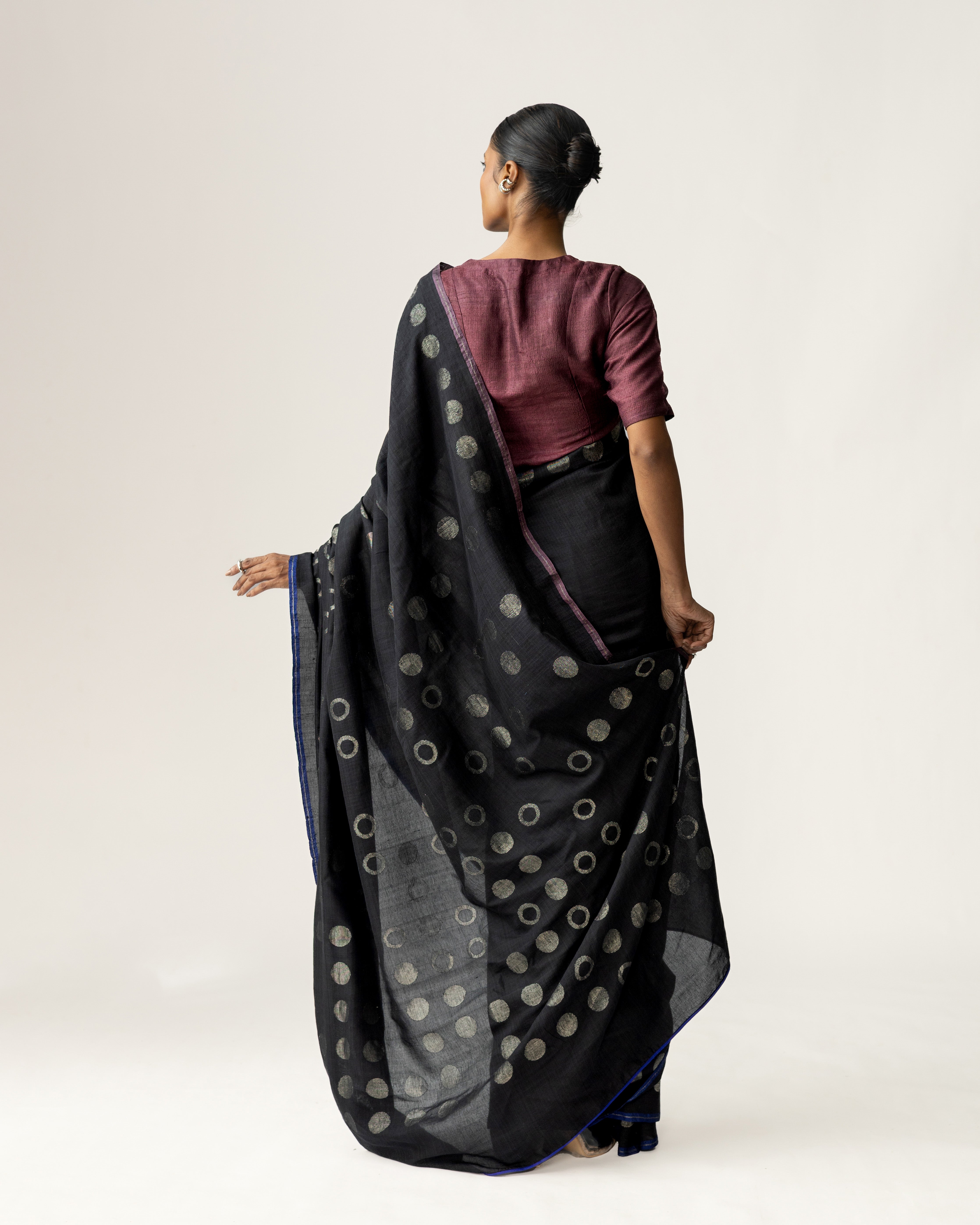 Shoonyata Ghera Bindu Saree