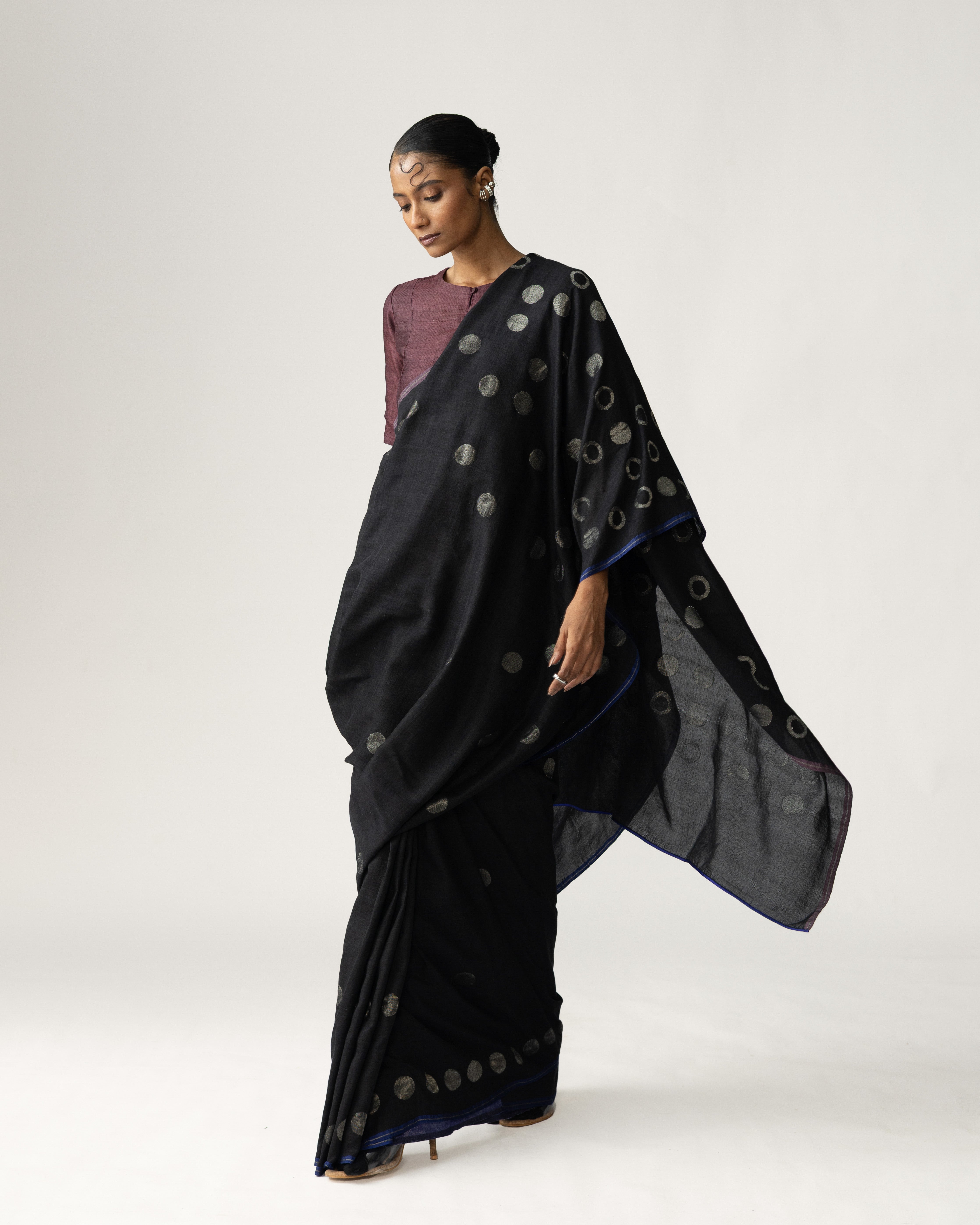 Shoonyata Ghera Bindu Saree