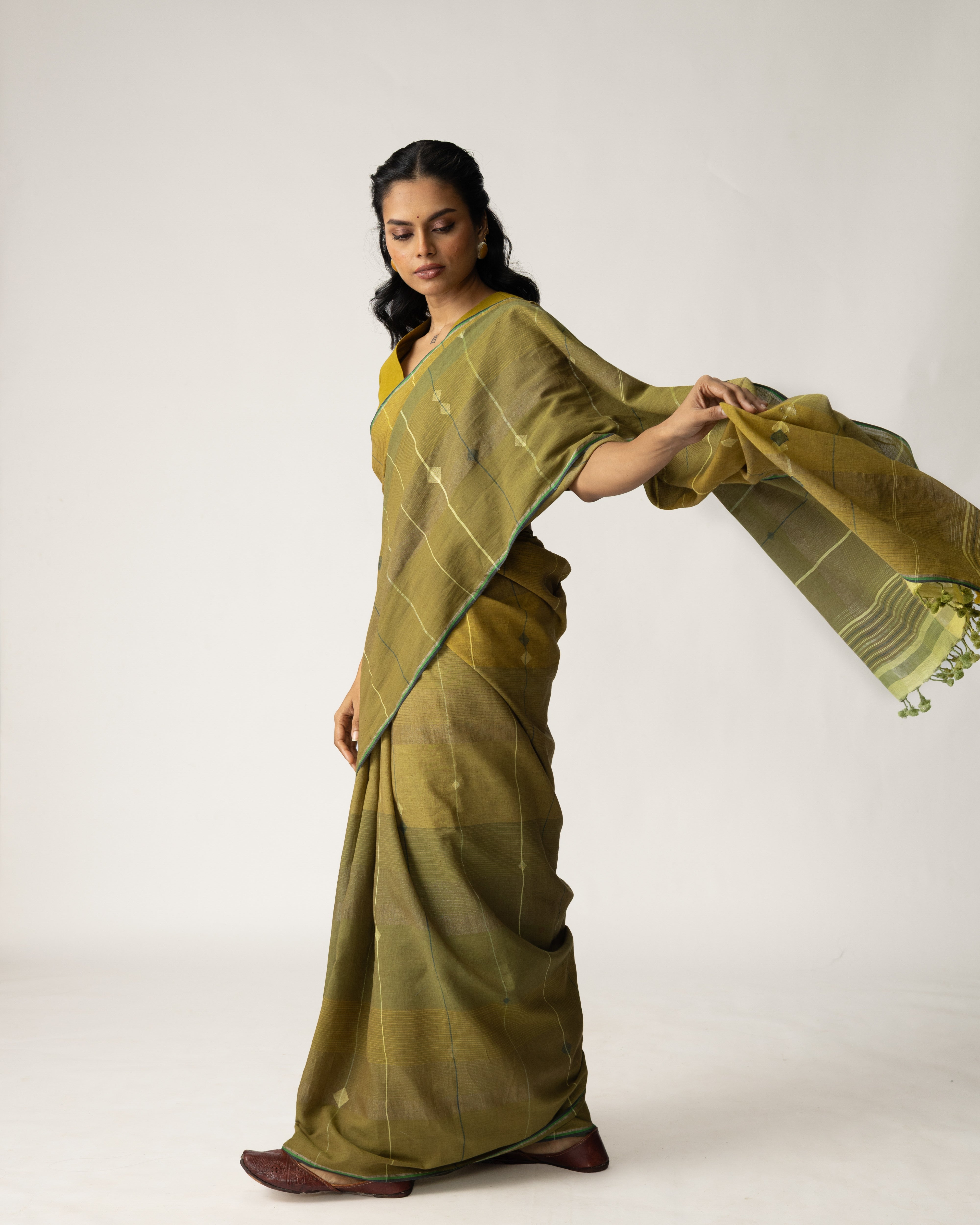 Ulka Brishti Saree