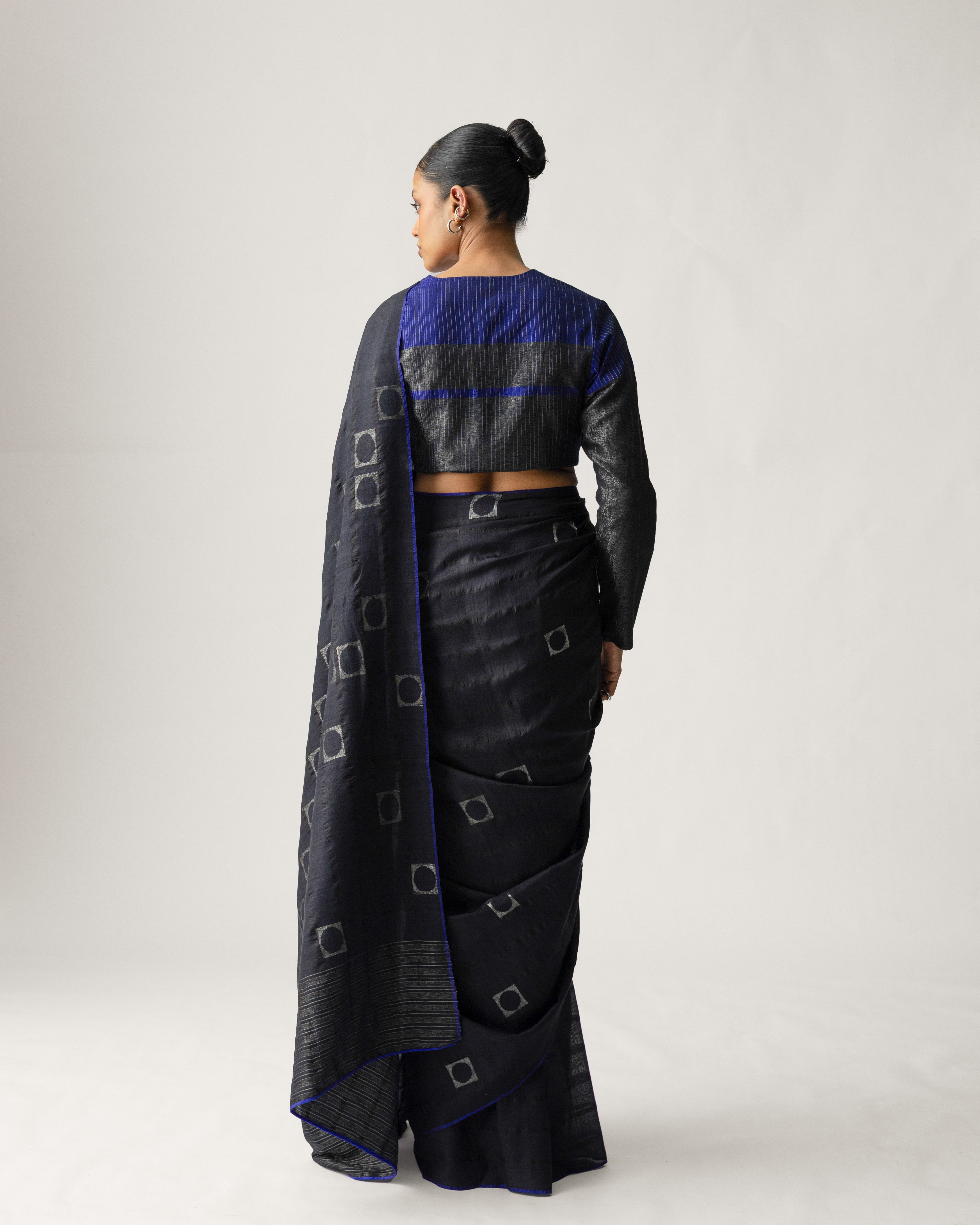 Shoonyata Bindu Pratilom Saree