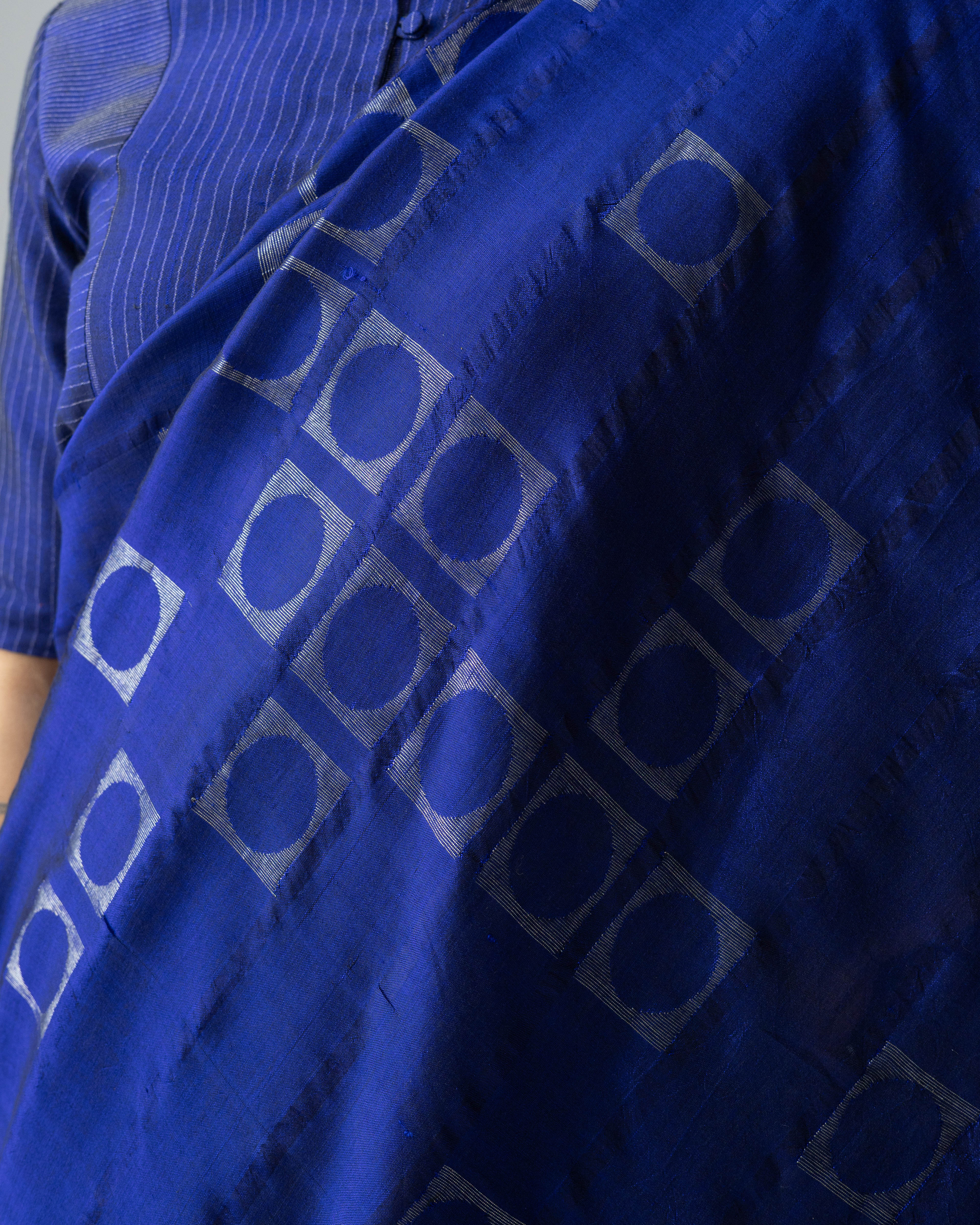 Shoonyata Bindu Pratilom Saree