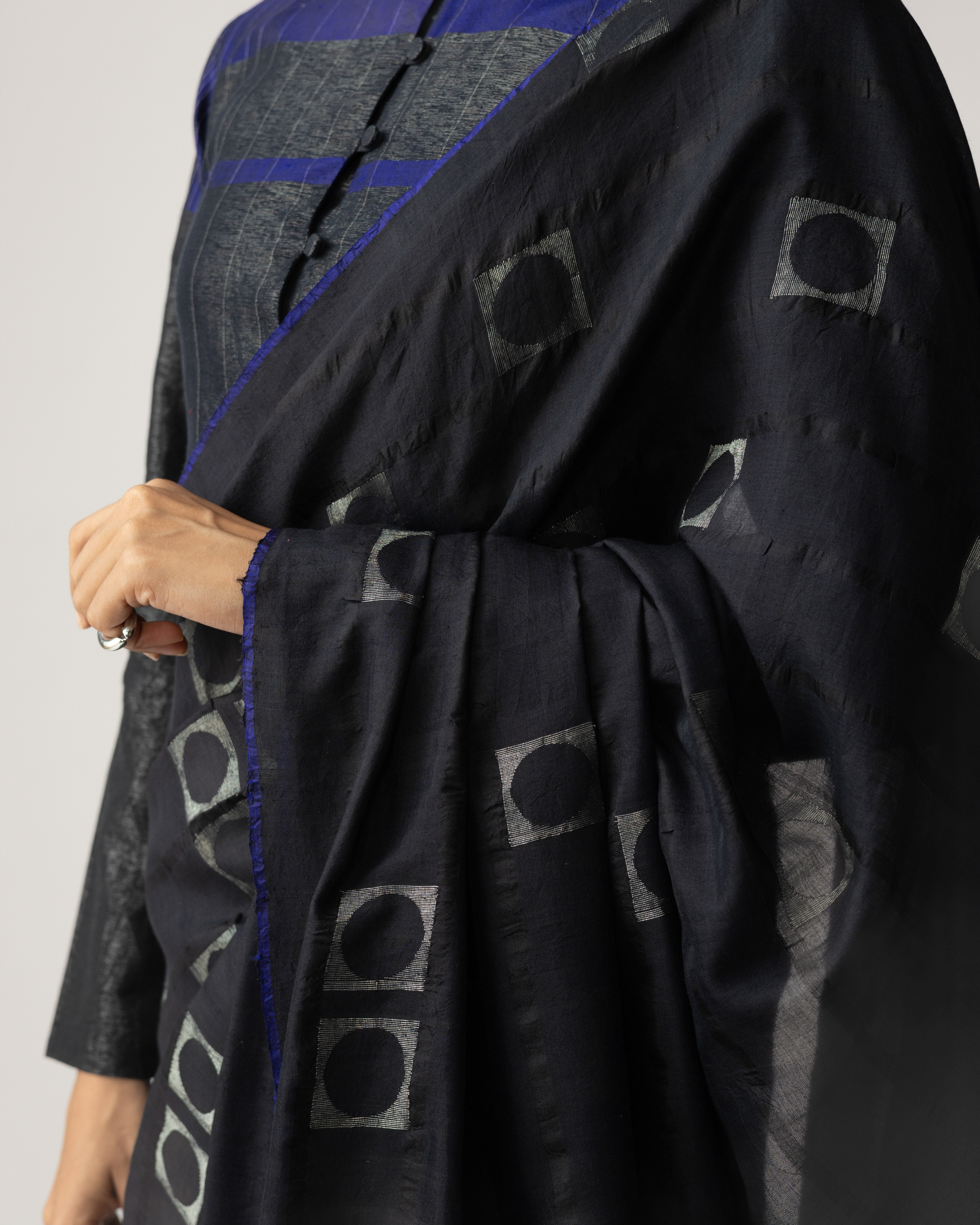 Shoonyata Bindu Pratilom Saree