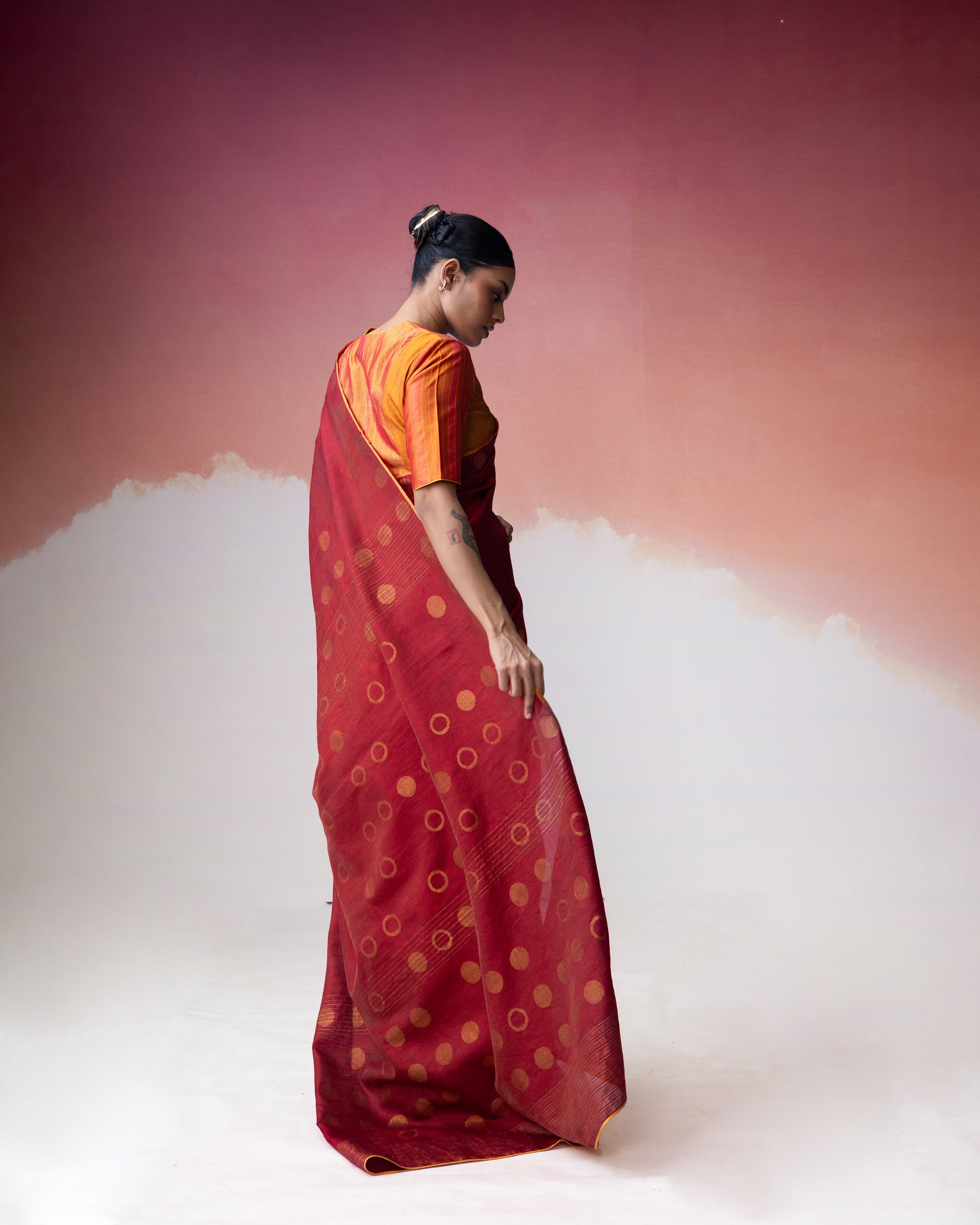 Ananyata Ghera Bindu Saree