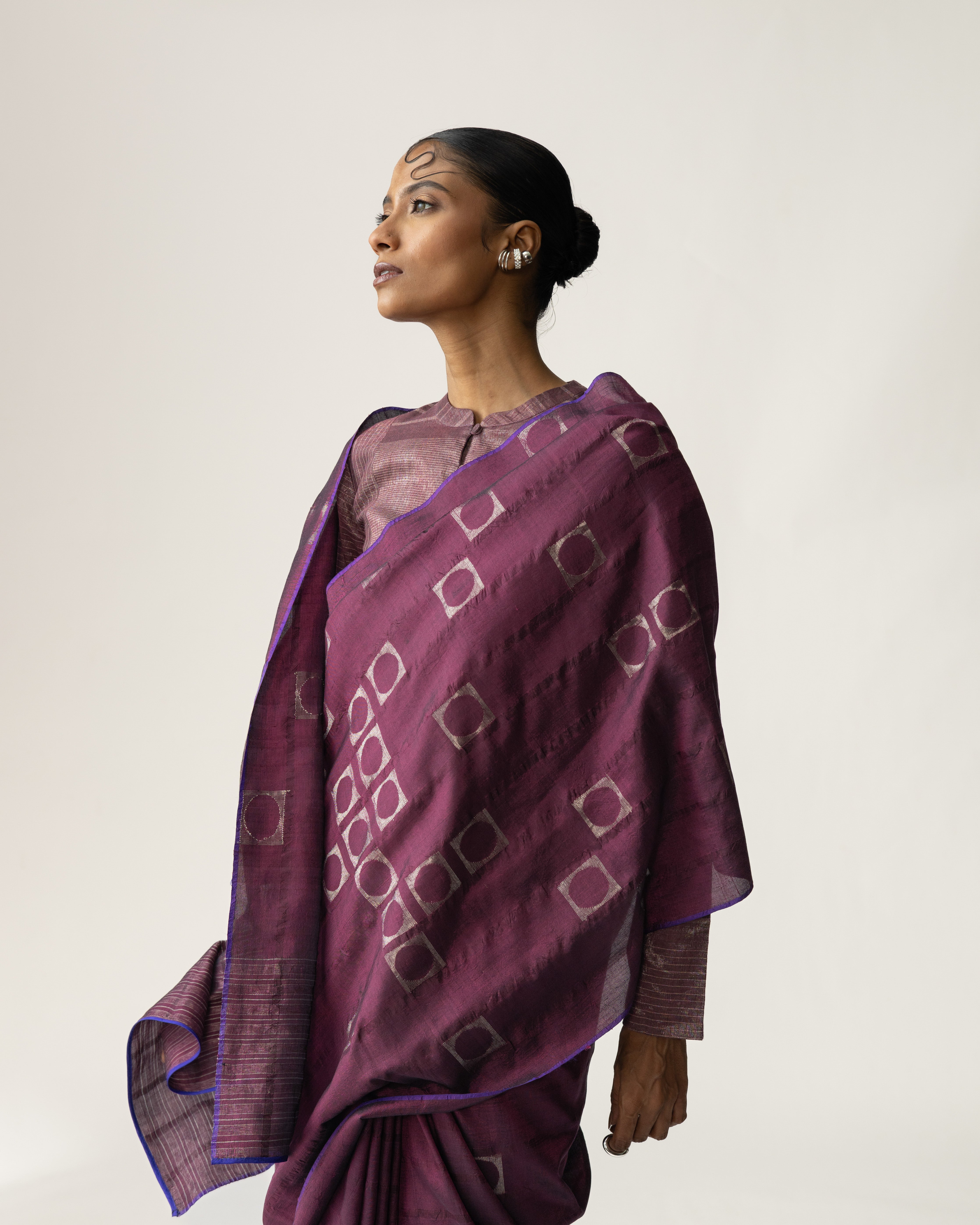 Shoonyata Bindu Pratilom Saree