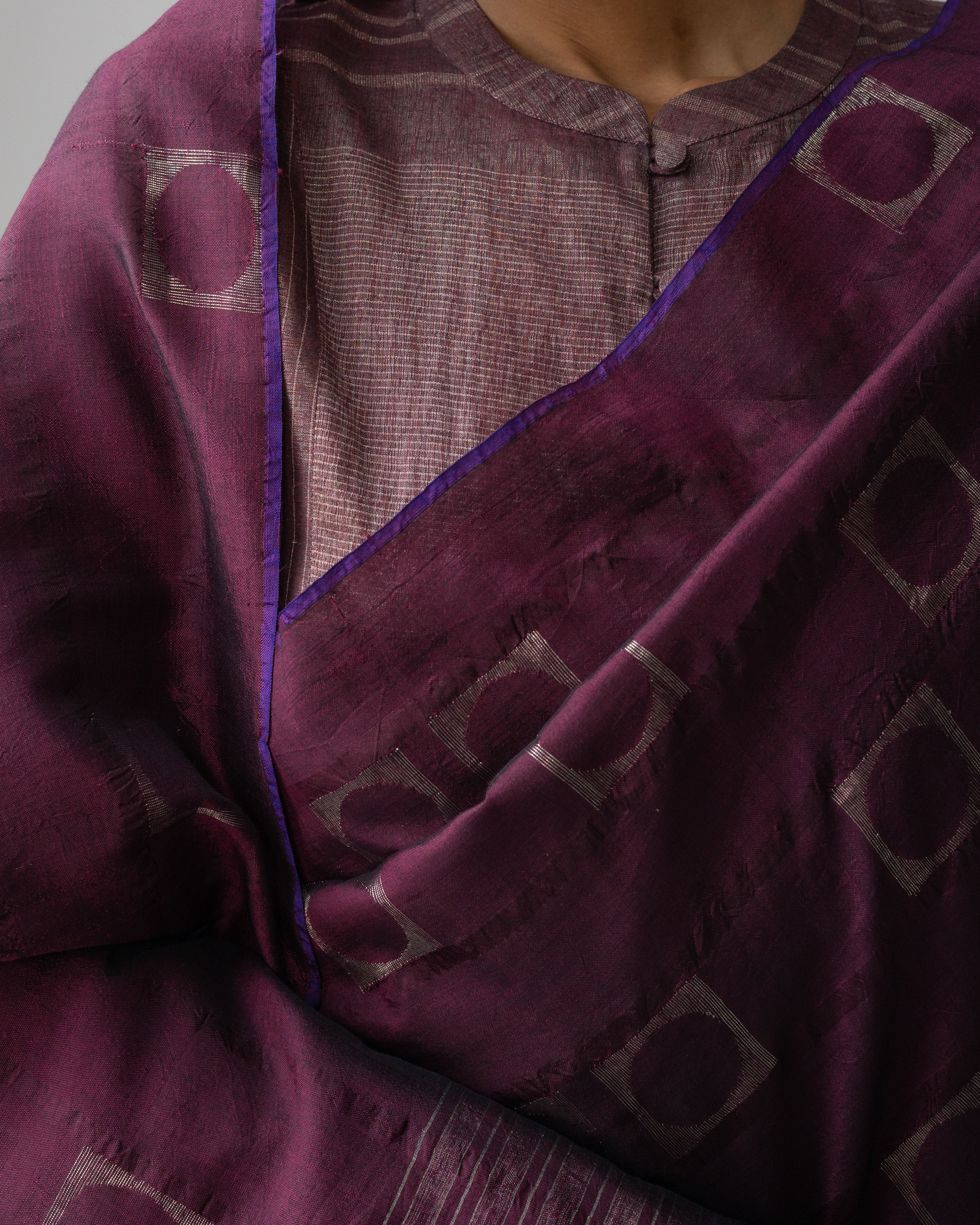 Shoonyata Bindu Pratilom Saree