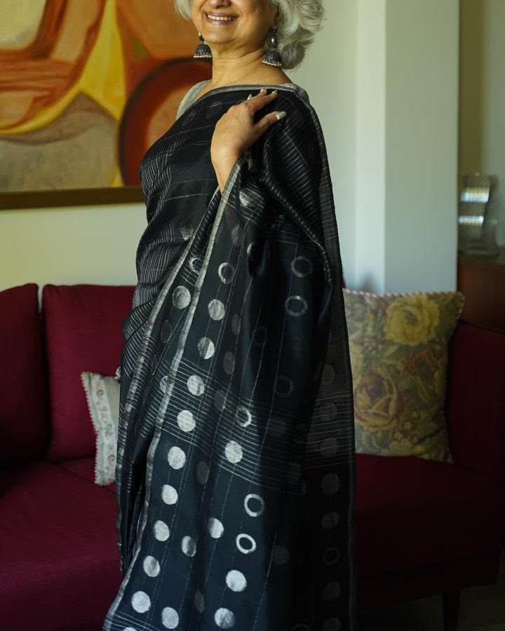 Shoonyata Ghera Bindu Saree